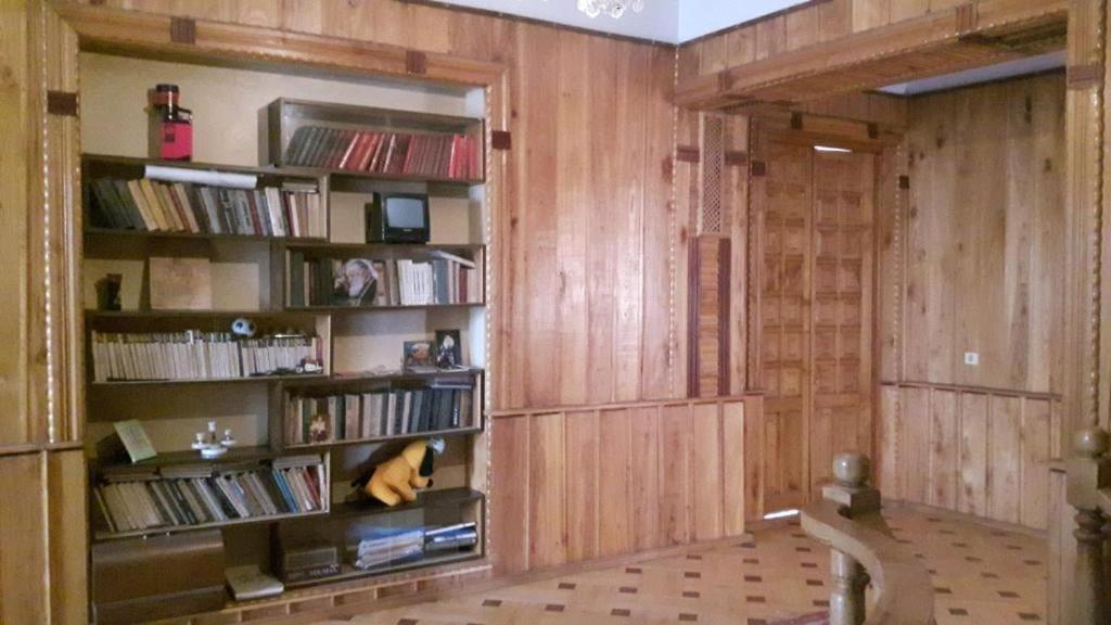 Guli Hotel Gori Luaran gambar