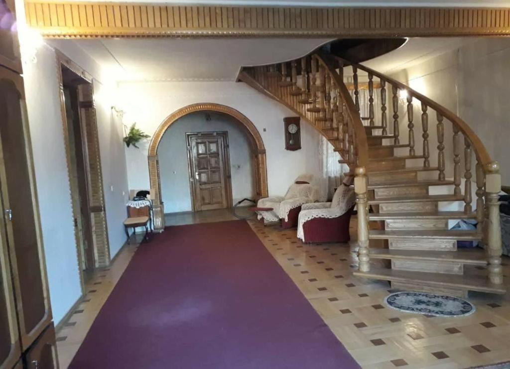 Guli Hotel Gori Luaran gambar