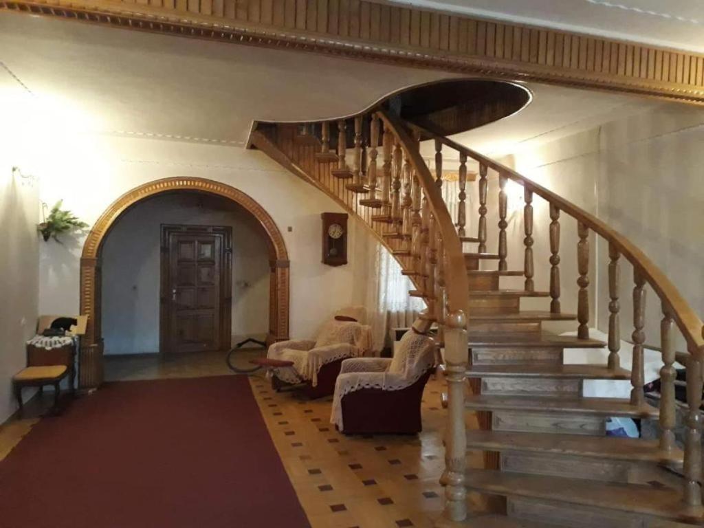 Guli Hotel Gori Luaran gambar
