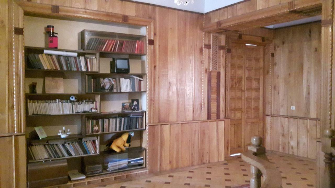 Guli Hotel Gori Luaran gambar