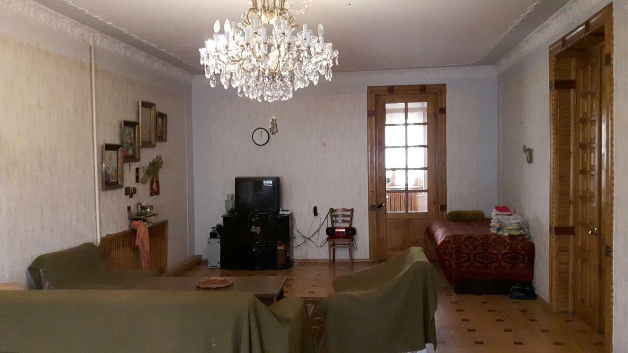 Guli Hotel Gori Luaran gambar