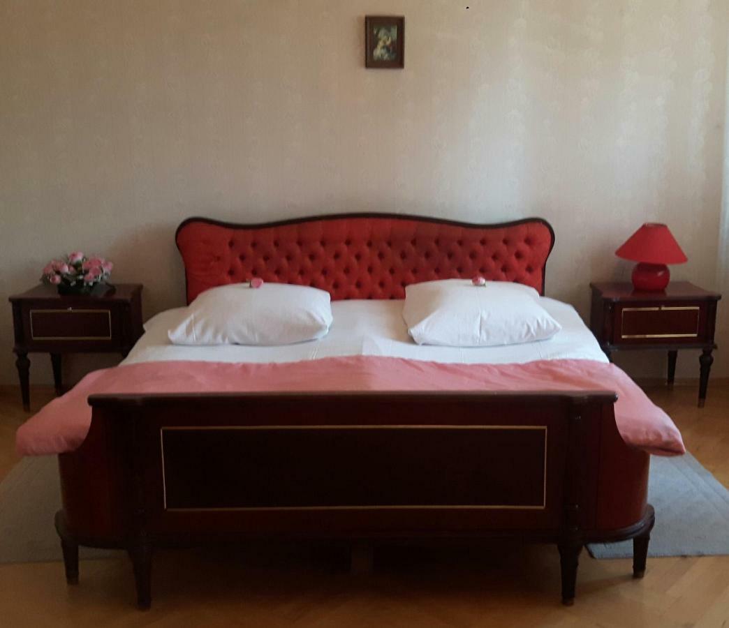 Guli Hotel Gori Luaran gambar