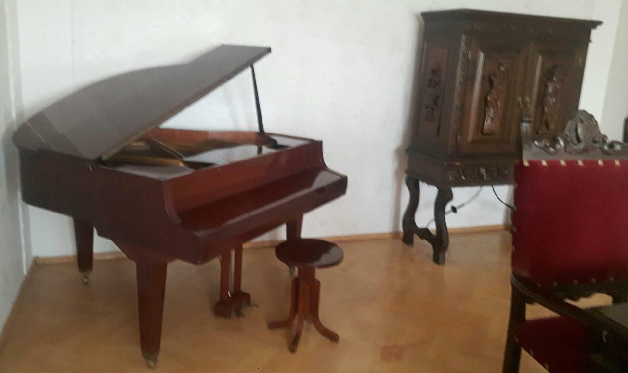 Guli Hotel Gori Luaran gambar